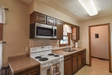 Tiny photo for 1507 S Oak Street, Pontiac, IL 61764 (MLS # 12613447)