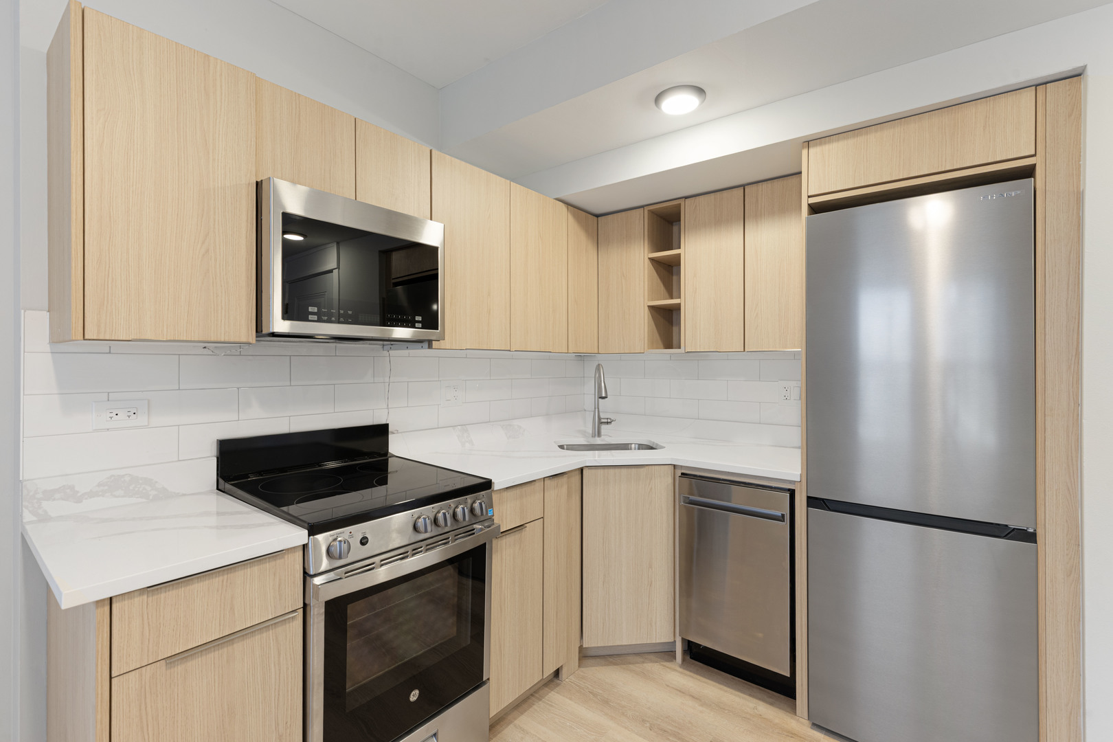 1634 W HOWARD Street 310