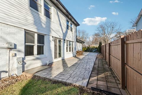 Tiny photo for 2301 Malik Court, Glenview, IL 60025 (MLS # 12545076)