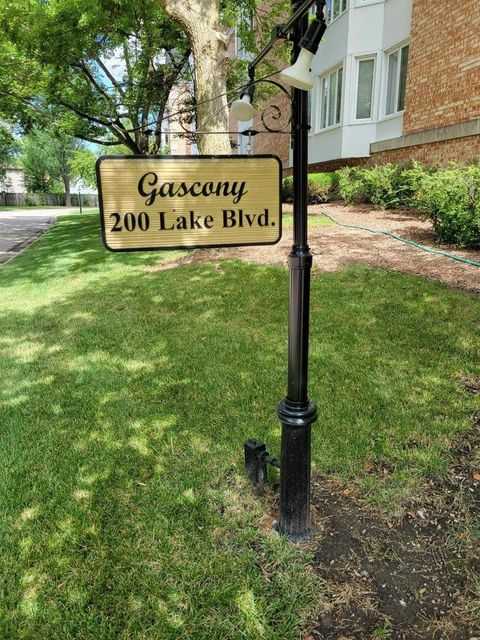 Tiny photo for 200 Lake Boulevard #402, Buffalo Grove, IL 60089 (MLS # 12525535)