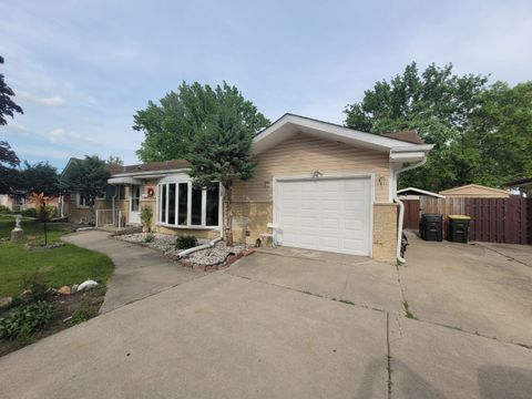 Photo of 9425 MARGAIL Avenue, Des Plaines, IL 60016 (MLS # 12651950)