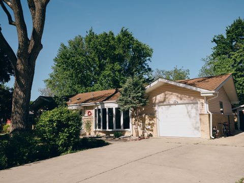 Tiny photo for 9425 MARGAIL Avenue, Des Plaines, IL 60016 (MLS # 12651950)