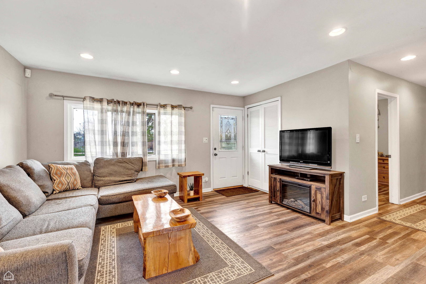 240 S Villa Avenue