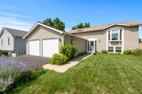 Photo of 36 Evergreen Drive, Streamwood, IL 60107 (MLS # 12469131)