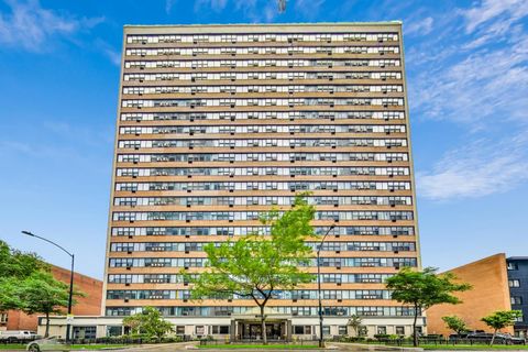 6030 N SHERIDAN Road 411 Chicago IL 60660