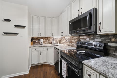 Tiny photo for 607 W Central Road #1A, Mount Prospect, IL 60056 (MLS # 12678359)