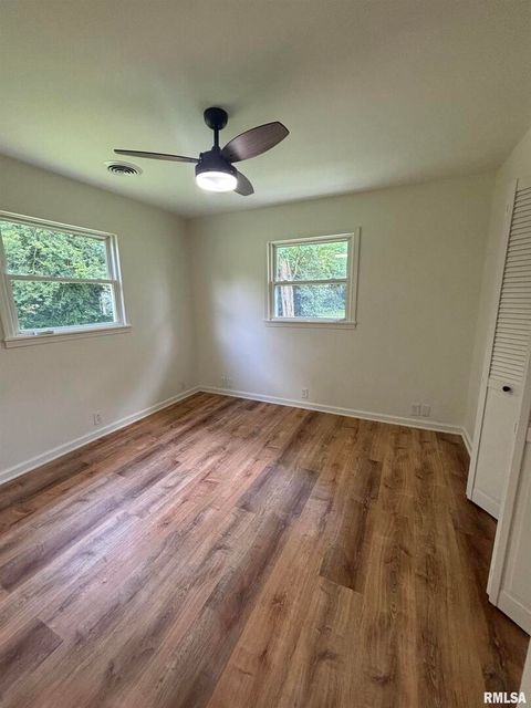 Tiny photo for 208 Dorris Drive, Metropolis, IL 62960 (MLS # EB458257)