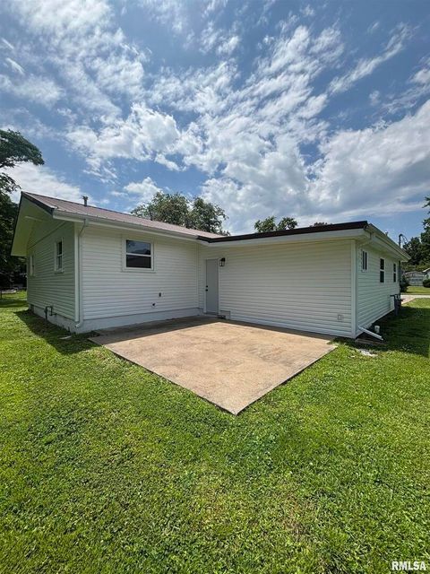 Tiny photo for 208 Dorris Drive, Metropolis, IL 62960 (MLS # EB458257)