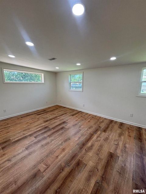 Tiny photo for 208 Dorris Drive, Metropolis, IL 62960 (MLS # EB458257)