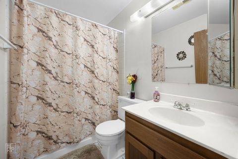 Tiny photo for 156 W Golf Road #E, Libertyville, IL 60048 (MLS # 12650941)