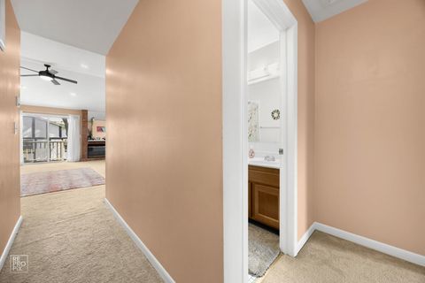 Tiny photo for 156 W Golf Road #E, Libertyville, IL 60048 (MLS # 12650941)
