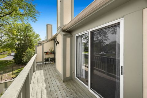 Tiny photo for 156 W Golf Road #E, Libertyville, IL 60048 (MLS # 12650941)