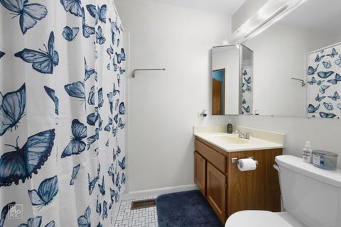 Tiny photo for 156 W Golf Road #E, Libertyville, IL 60048 (MLS # 12650941)
