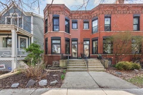 Photo of 2159 W Wilson Avenue, Chicago, IL 60625 (MLS # 12613755)
