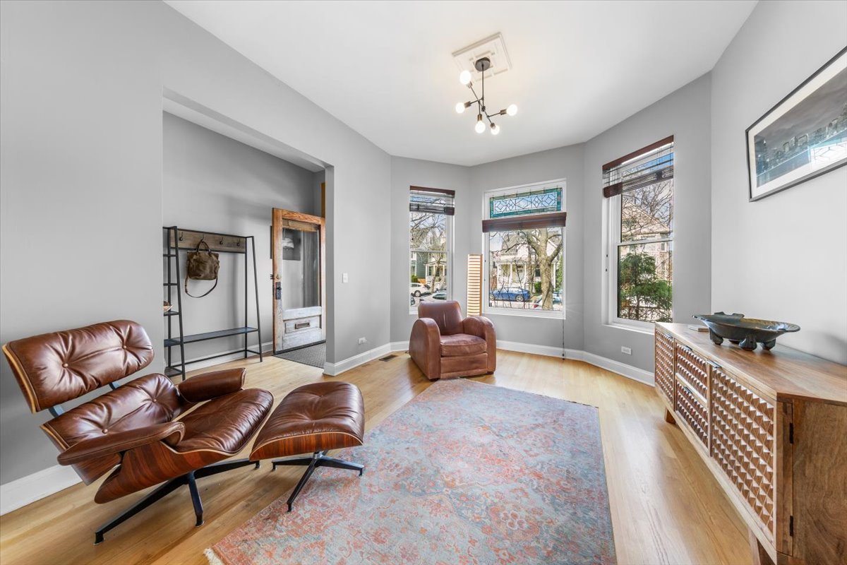 2159 W Wilson Avenue