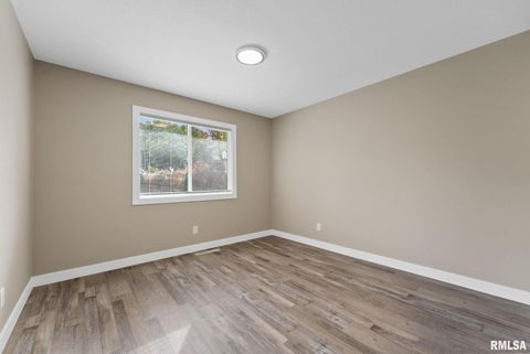 Tiny photo for 625 E HIGH Street, Davenport, IA 52803 (MLS # QC4269153)