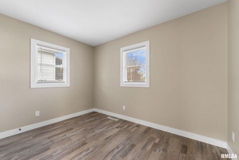 Tiny photo for 625 E HIGH Street, Davenport, IA 52803 (MLS # QC4269153)