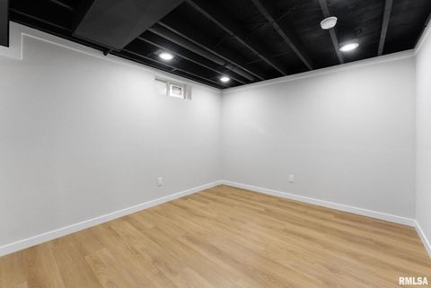 Tiny photo for 625 E HIGH Street, Davenport, IA 52803 (MLS # QC4269153)