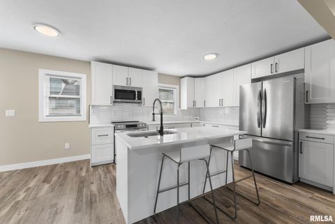 Tiny photo for 625 E HIGH Street, Davenport, IA 52803 (MLS # QC4269153)