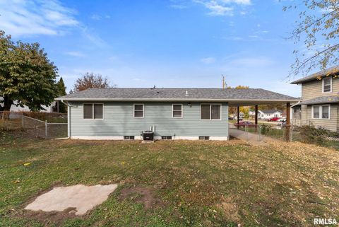 Tiny photo for 625 E HIGH Street, Davenport, IA 52803 (MLS # QC4269153)