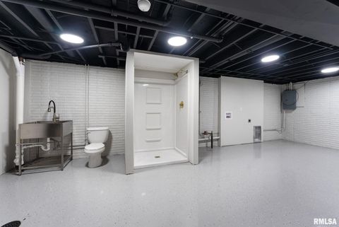 Tiny photo for 625 E HIGH Street, Davenport, IA 52803 (MLS # QC4269153)