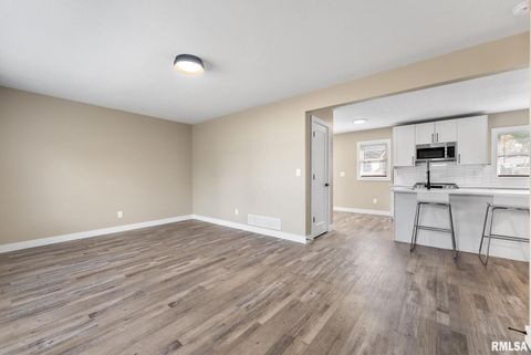 Tiny photo for 625 E HIGH Street, Davenport, IA 52803 (MLS # QC4269153)