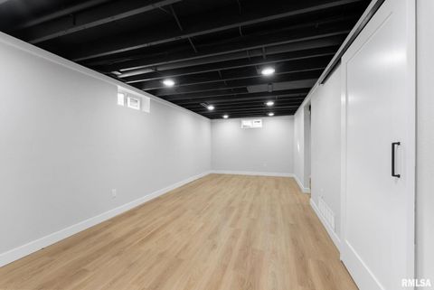 Tiny photo for 625 E HIGH Street, Davenport, IA 52803 (MLS # QC4269153)