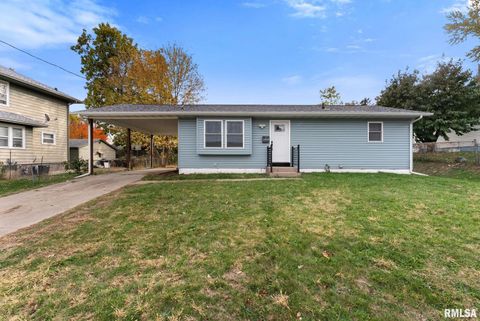 Photo of 625 E HIGH Street, Davenport, IA 52803 (MLS # QC4269153)