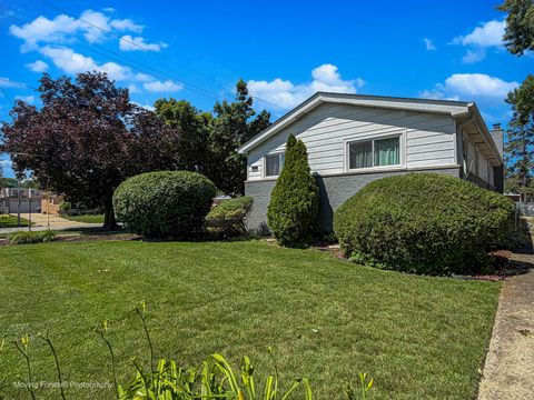 Tiny photo for 9840 Warren Street, Oak Lawn, IL 60453 (MLS # 12689951)
