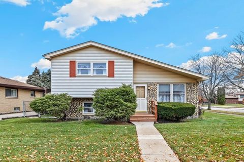 Photo of 18031 65th Avenue, Tinley Park, IL 60477 (MLS # 12522058)