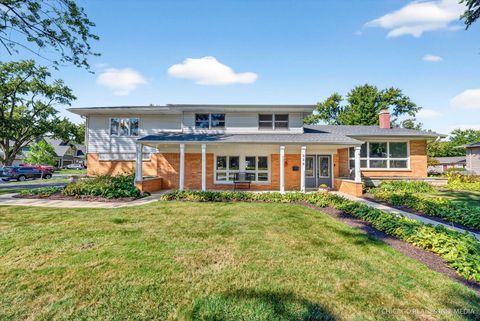 Photo of 225 Elmwood Drive, Naperville, IL 60540 (MLS # 12482787)
