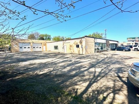 1701 W Ill Route 120 Highway McHenry IL 60051
