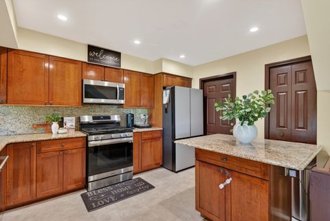 Tiny photo for 1926 Golf View Drive, Bartlett, IL 60103 (MLS # 12611016)