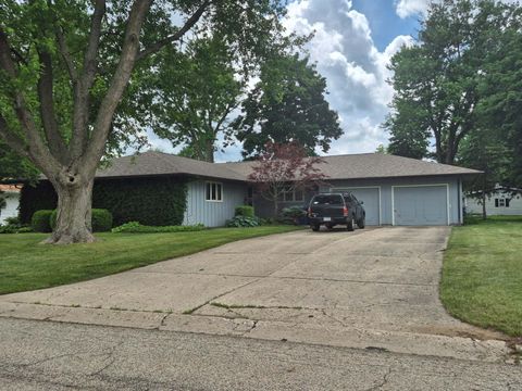 Photo of 627 Shadycrest Drive, Kewanee, IL 61443 (MLS # 12675911)