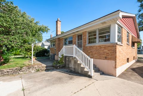 Tiny photo for 493 W Avery Street, Elmhurst, IL 60126 (MLS # 12468124)