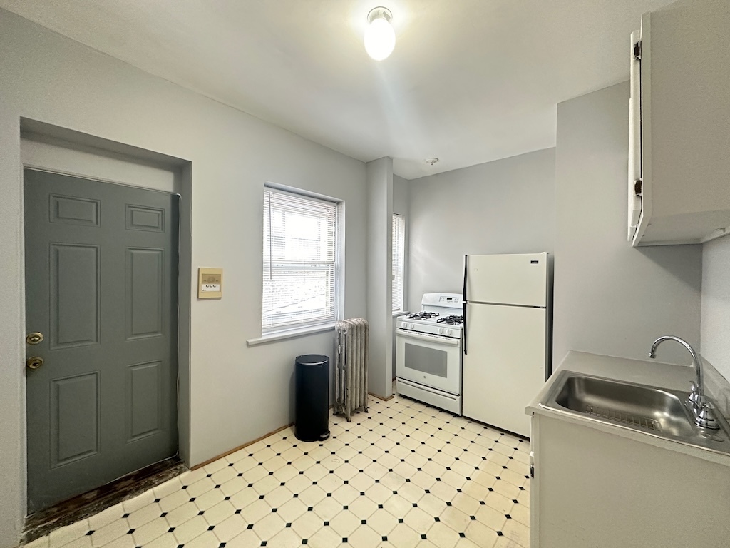 1212 W THORNDALE Avenue 6