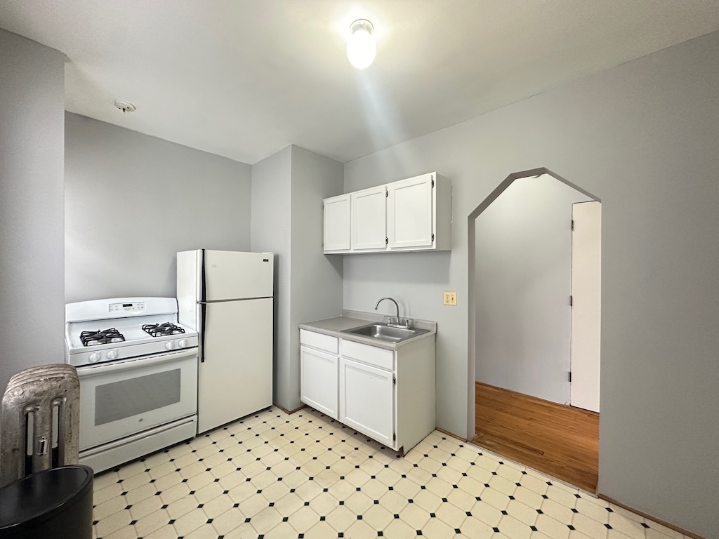 1212 W THORNDALE Avenue 6