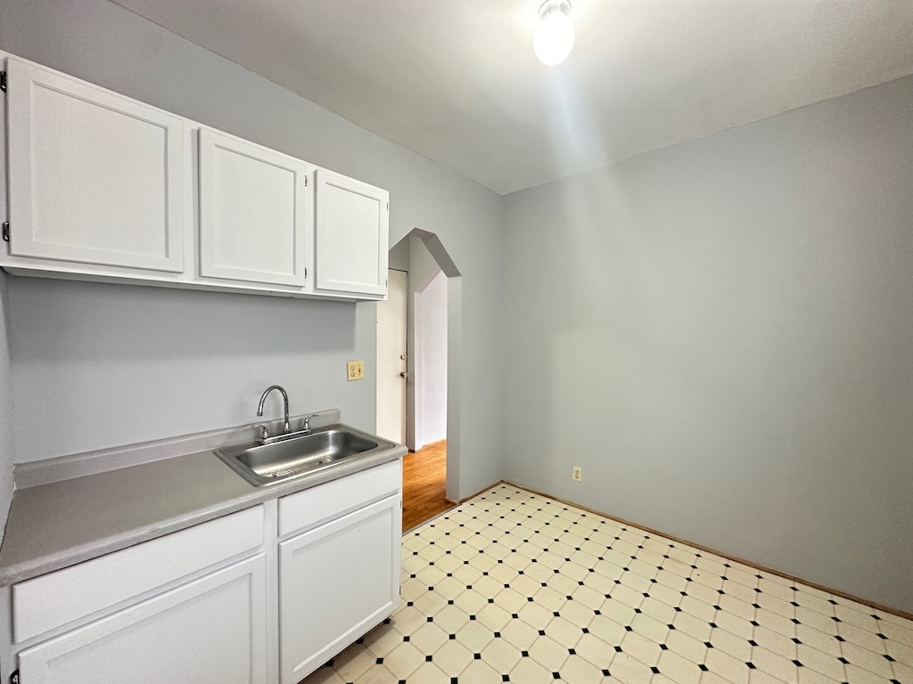 1212 W THORNDALE Avenue 6