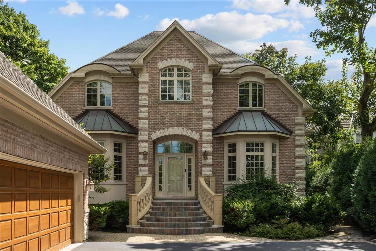995 Old Elm Place