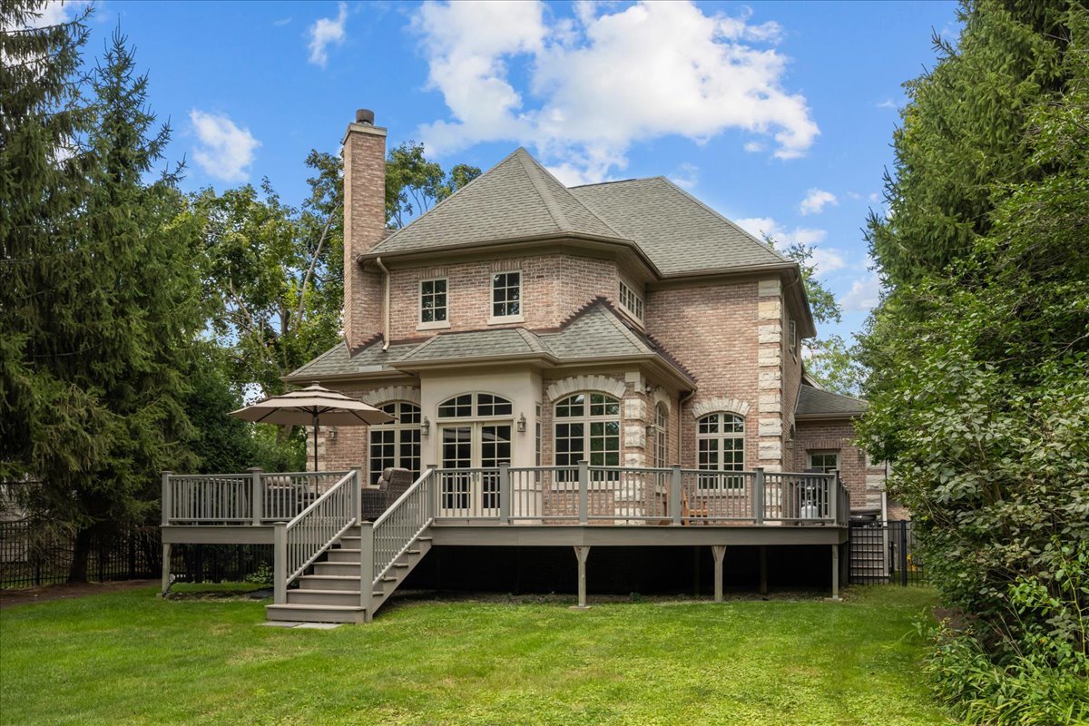 995 Old Elm Place