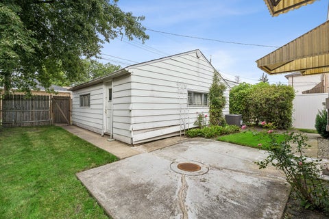 Tiny photo for 5618 N Kenneth Avenue, Chicago, IL 60646 (MLS # 12748743)