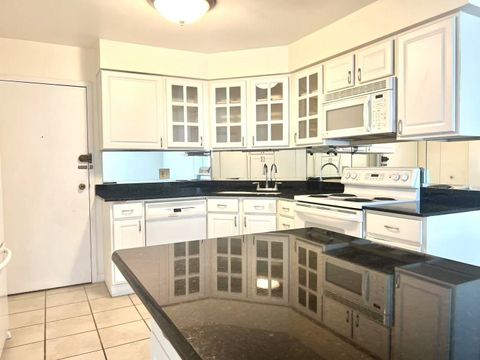 Tiny photo for 6033 N SHERIDAN Road #27C, Chicago, IL 60660 (MLS # 12418585)