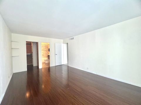 Tiny photo for 6033 N SHERIDAN Road #27C, Chicago, IL 60660 (MLS # 12418585)