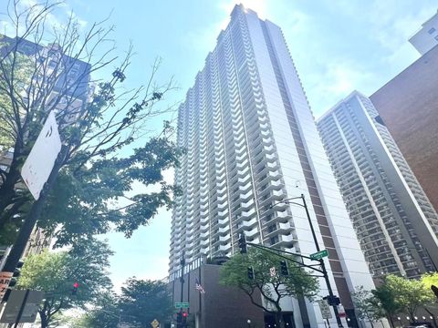 Photo of 6033 N SHERIDAN Road #27C, Chicago, IL 60660 (MLS # 12418585)