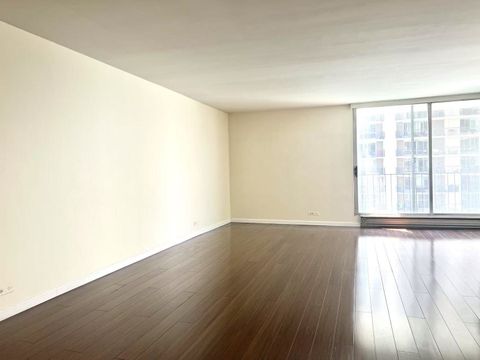 Tiny photo for 6033 N SHERIDAN Road #27C, Chicago, IL 60660 (MLS # 12418585)