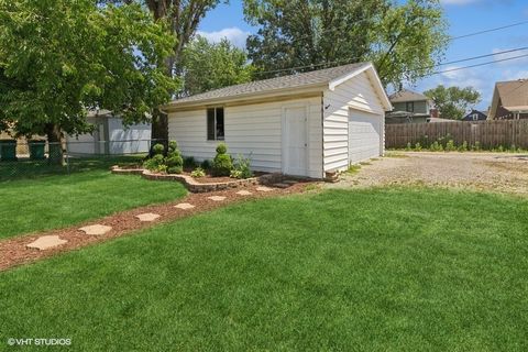 Tiny photo for 1108 Oakland Avenue, Joliet, IL 60435 (MLS # 12437578)