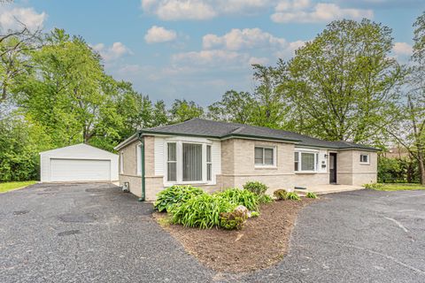 Photo of 1055 N Bluebonnet Lane, Hoffman Estates, IL 60169 (MLS # 12647301)