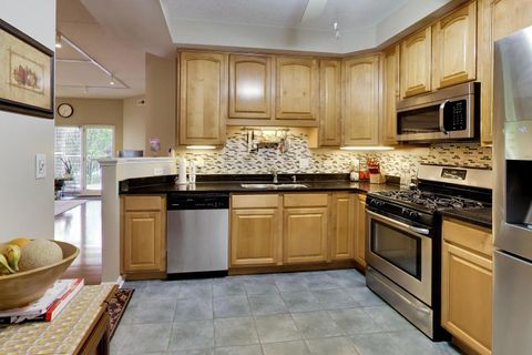 Tiny photo for 445 Village Green #207, Lincolnshire, IL 60069 (MLS # 12622872)
