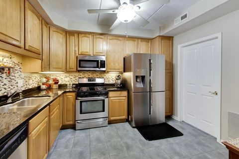 Tiny photo for 445 Village Green #207, Lincolnshire, IL 60069 (MLS # 12622872)