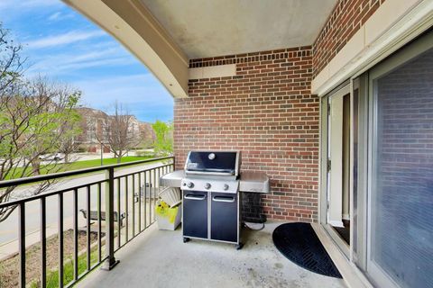 Tiny photo for 445 Village Green #207, Lincolnshire, IL 60069 (MLS # 12622872)